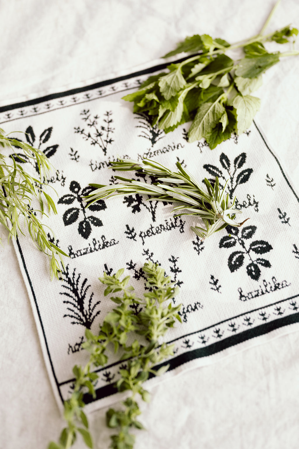 Pletena kuhinjska krpa Herbarium